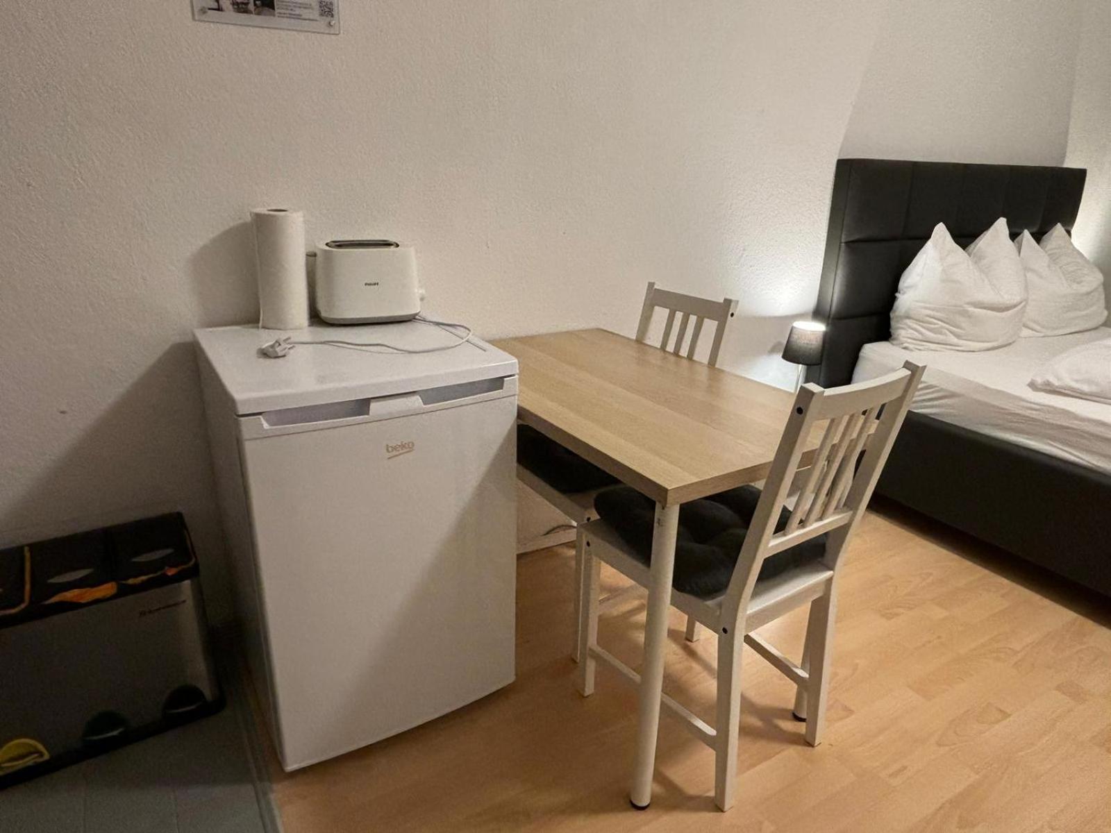 Stadtnahe Wohnung Mit Terrasse Höchberg Exteriör bild